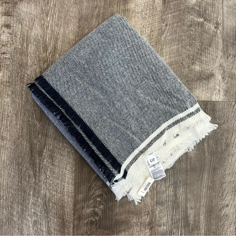 NEW Gap Navy Blue Cozy Solid Tapestry Scarf